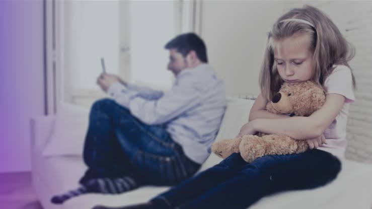 signs-your-kid-doesnt-feel-comfortable-opening-up-to-you